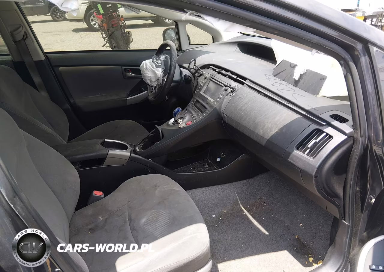 2015 Toyota Prius Two VIN:JTDKN3DU9F1927476 - 5
