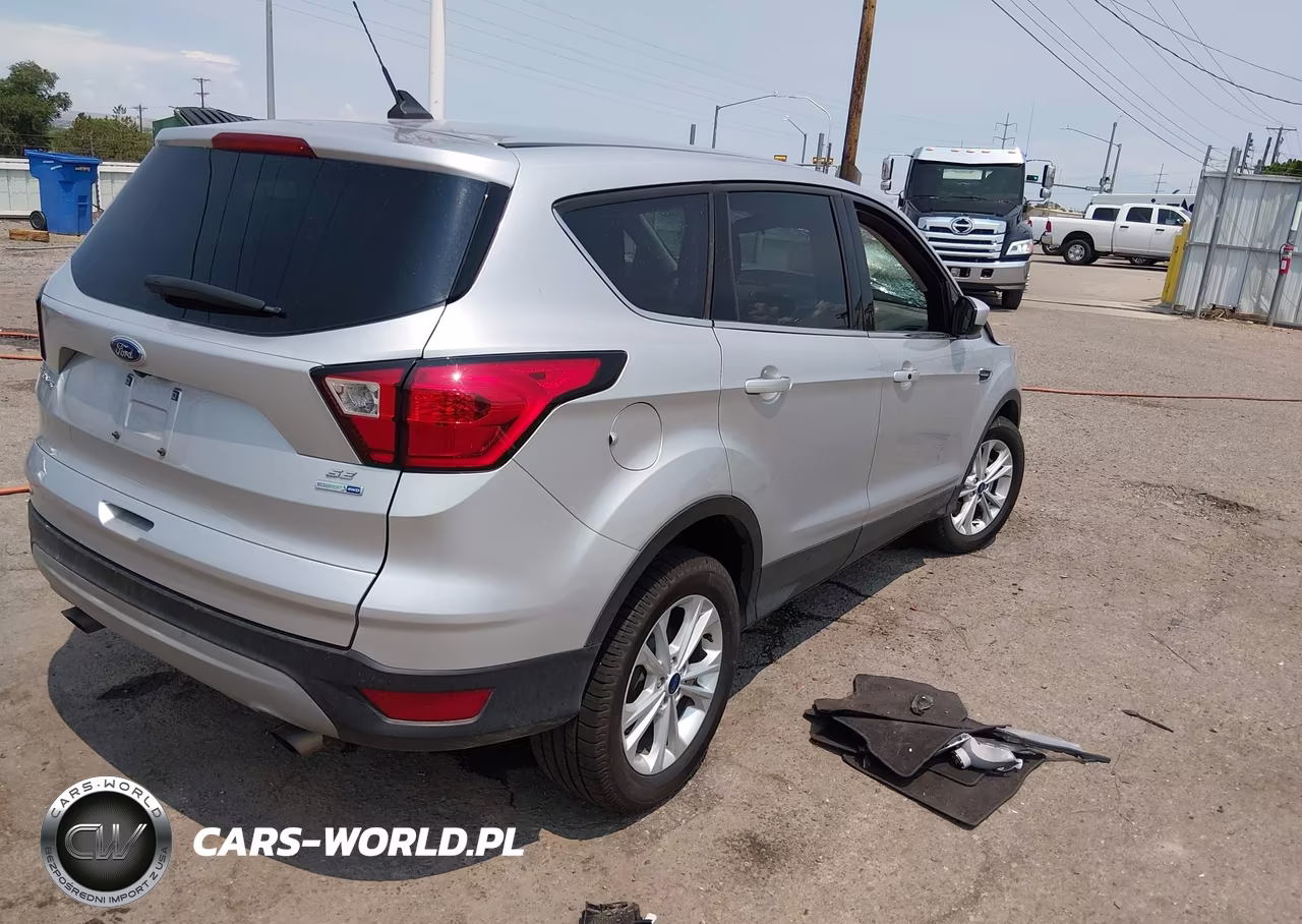 2019 Ford Escape Se VIN:1FMCU9GD1KUB60555 - 4