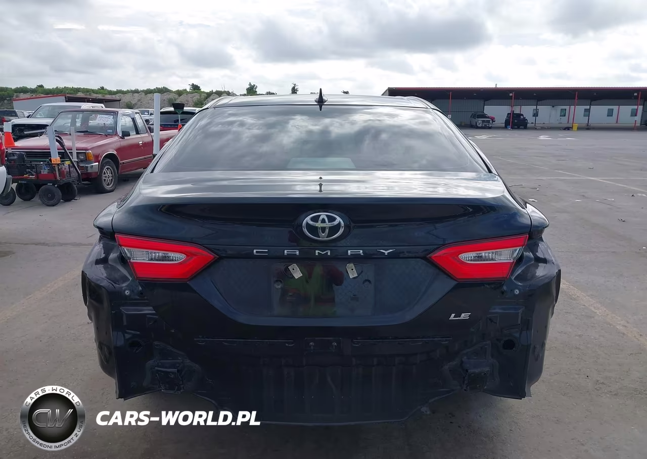 2019 Toyota Camry Le VIN:4T1B11HKXKU846578 - 17