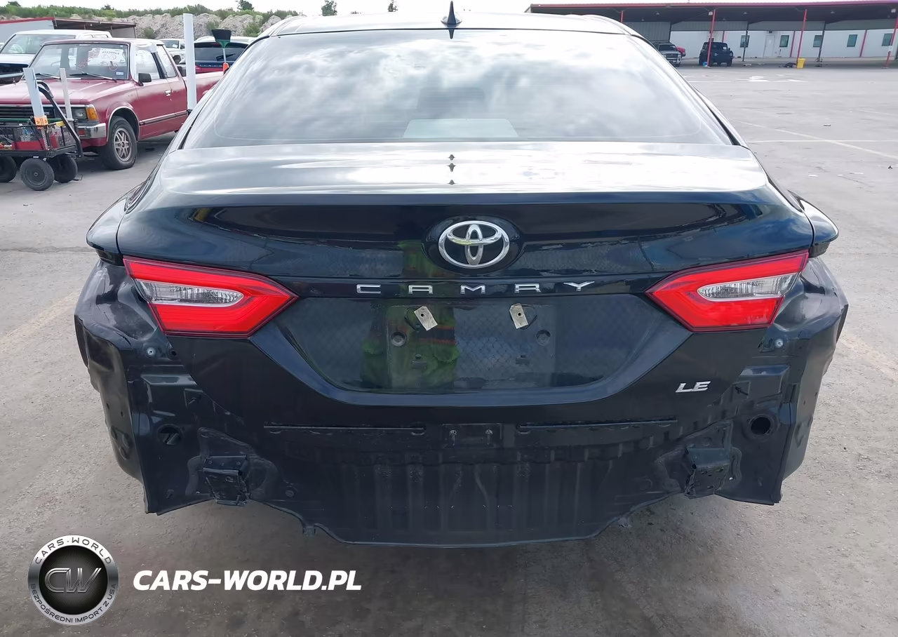 2019 Toyota Camry Le VIN:4T1B11HKXKU846578 - 18