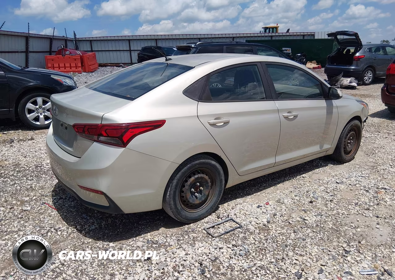 2018 Hyundai Accent Se VIN:3KPC24A32JE021075 - 4