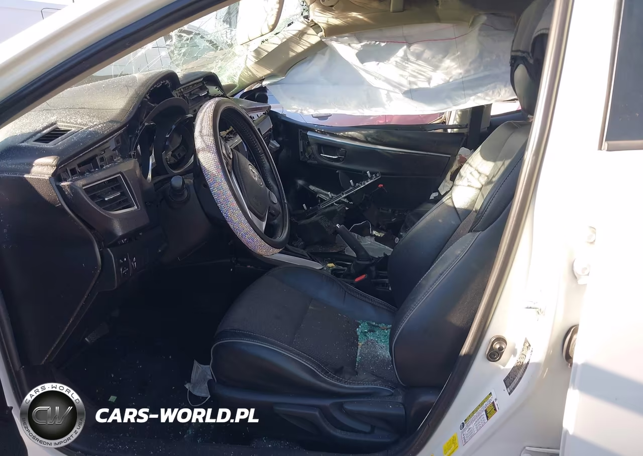 2015 Toyota Corolla S Plus VIN:5YFBURHE3FP353557 - 5