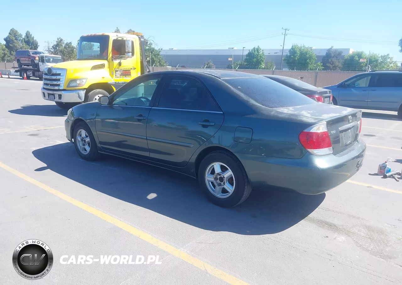 2005 Toyota Camry Le VIN:4T1BE32K05U070703 - 3