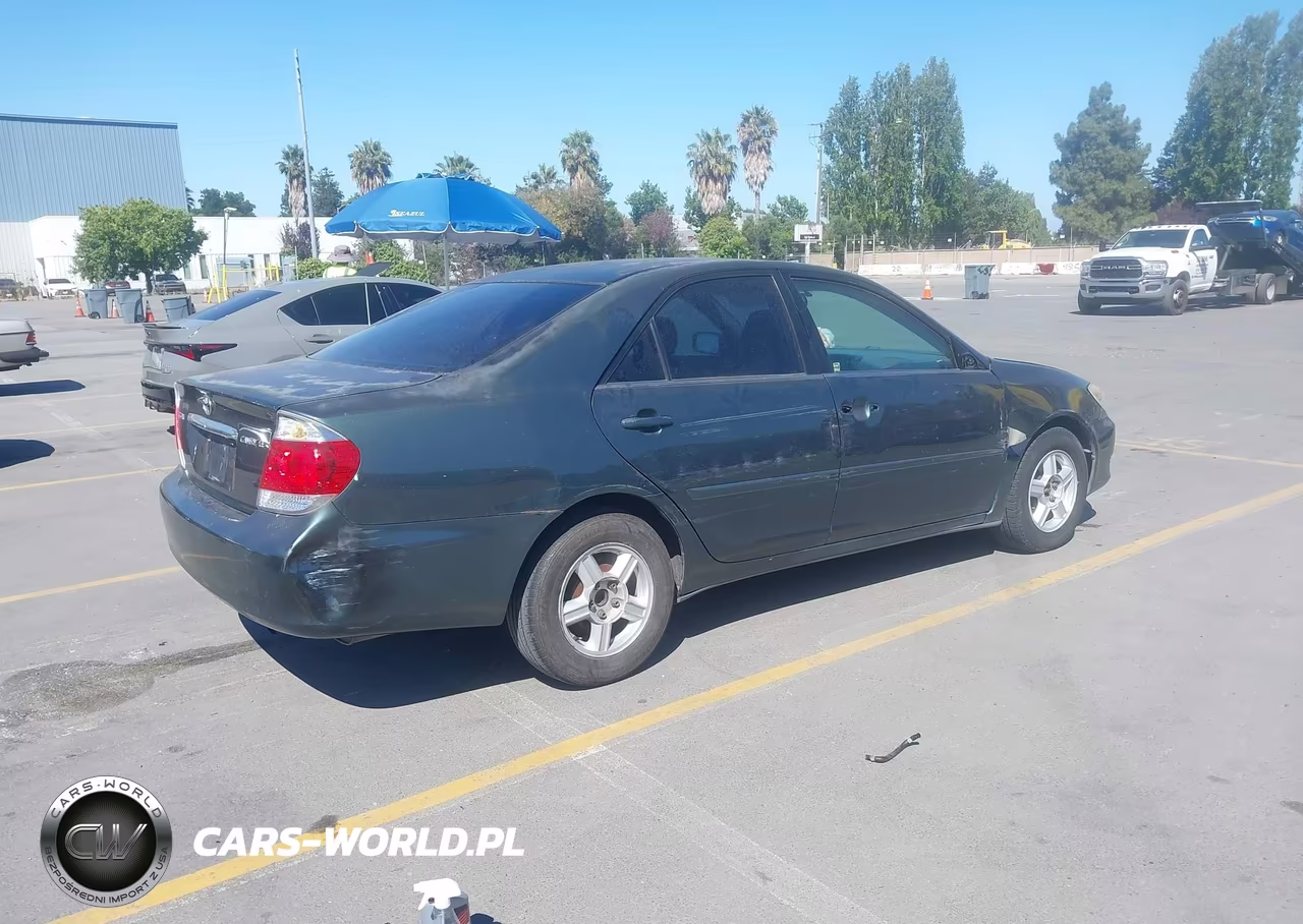 2005 Toyota Camry Le VIN:4T1BE32K05U070703 - 4