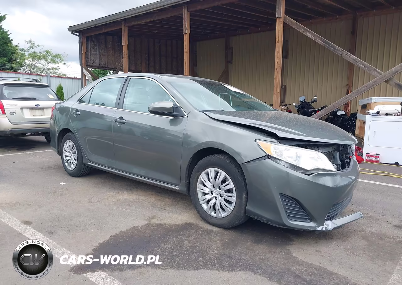 2012 Toyota Camry Le – zdjęcie 1 z 17