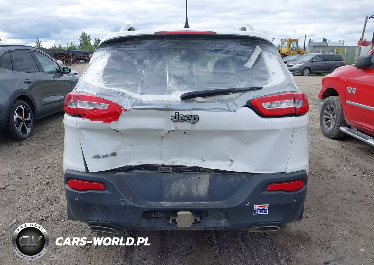 2017 Jeep Cherokee Latitude 4X4 VIN:1C4PJMCS6HW602717 - 16