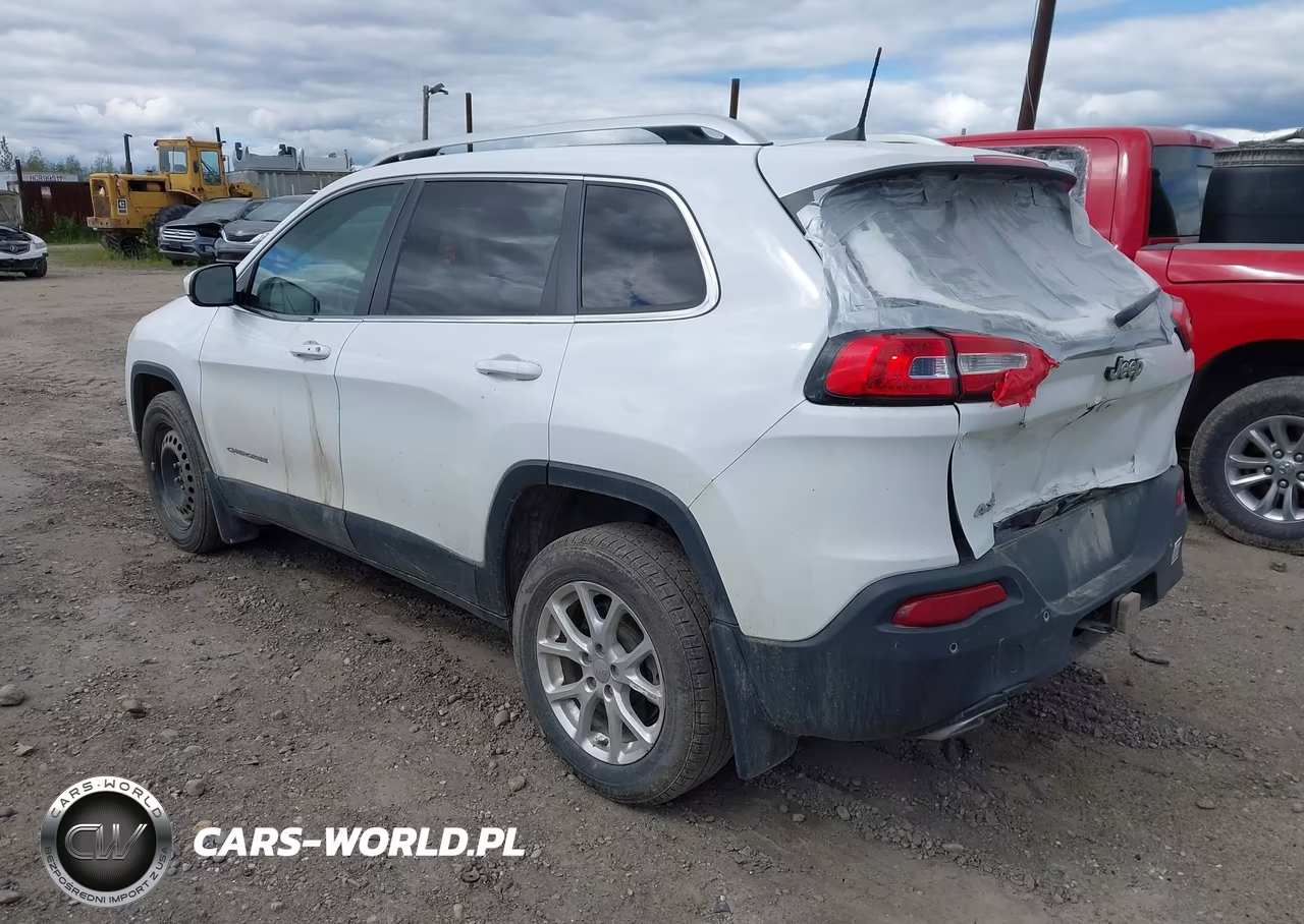 2017 Jeep Cherokee Latitude 4X4 VIN:1C4PJMCS6HW602717 - 3