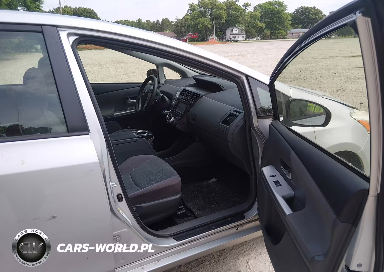 2013 Toyota Prius V Three VIN:JTDZN3EU5D3282792 - 5