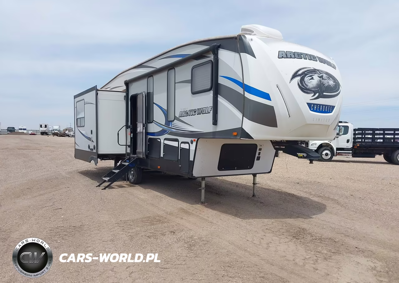 2018 Forest River Cherokee 30' 5Th Wheel