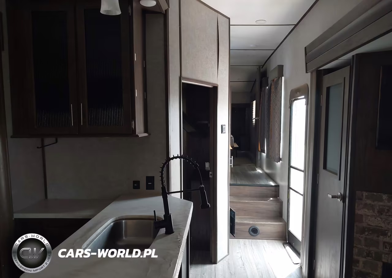 2018 Forest River Cherokee 30' 5Th Wheel VIN:5ZT3CKVB7J2701987 - 5