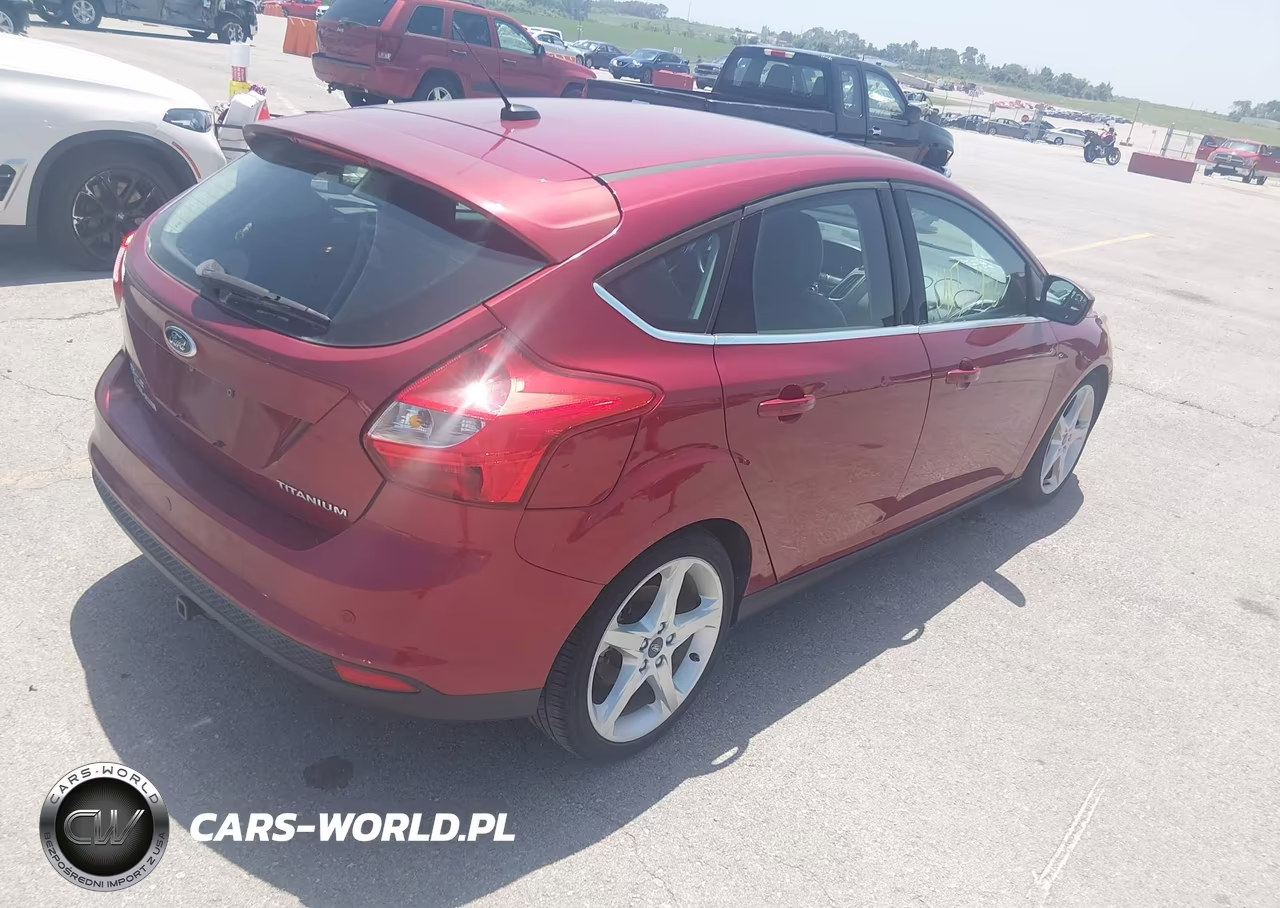 2013 Ford Focus Titanium VIN:1FADP3N27DL108070 - 4