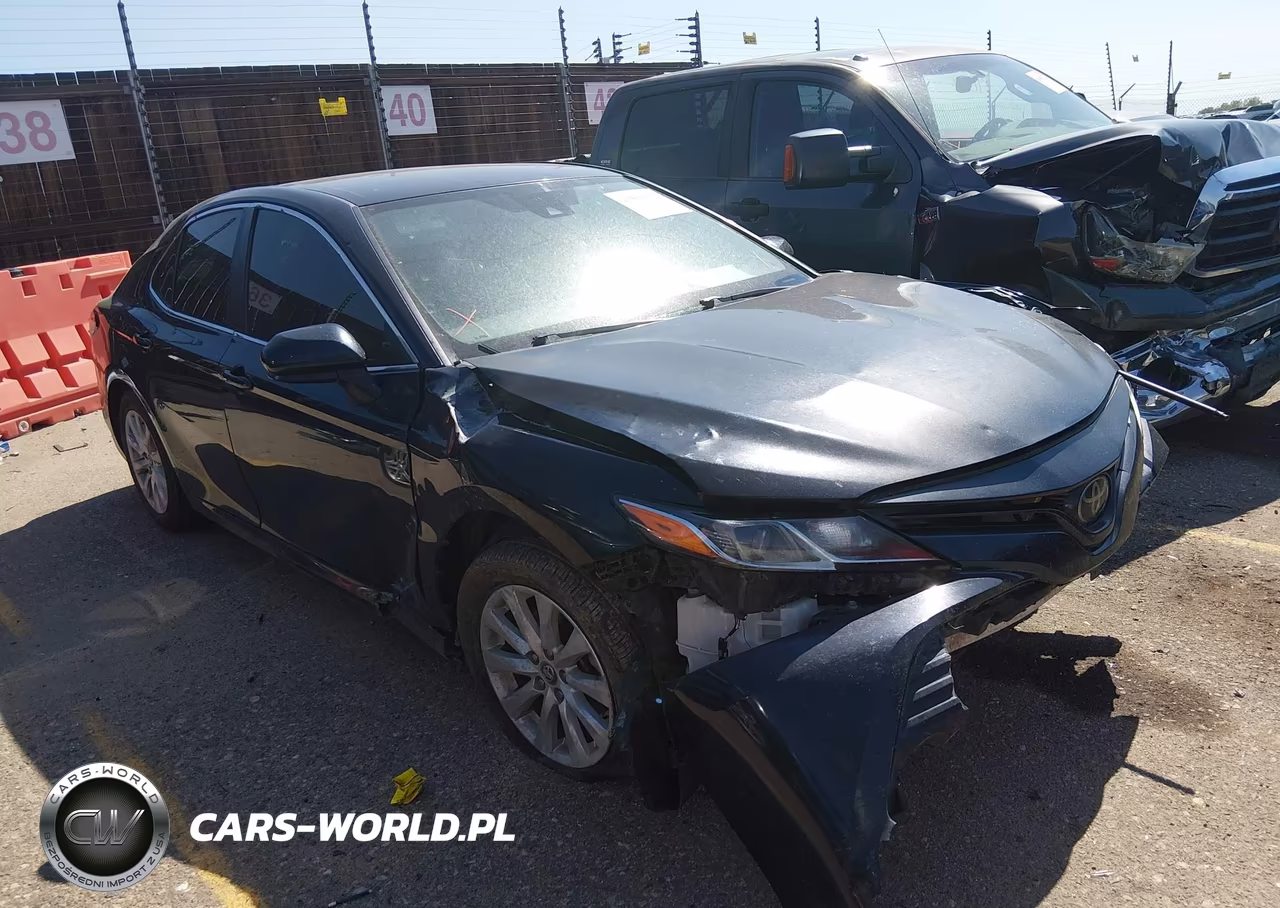 2019 Toyota Camry Le – zdjęcie 1 z 16