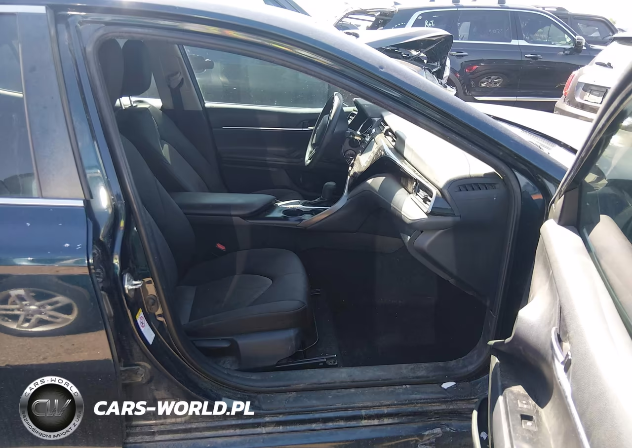 2019 Toyota Camry Le VIN:4T1B11HK6KU691852 - 5