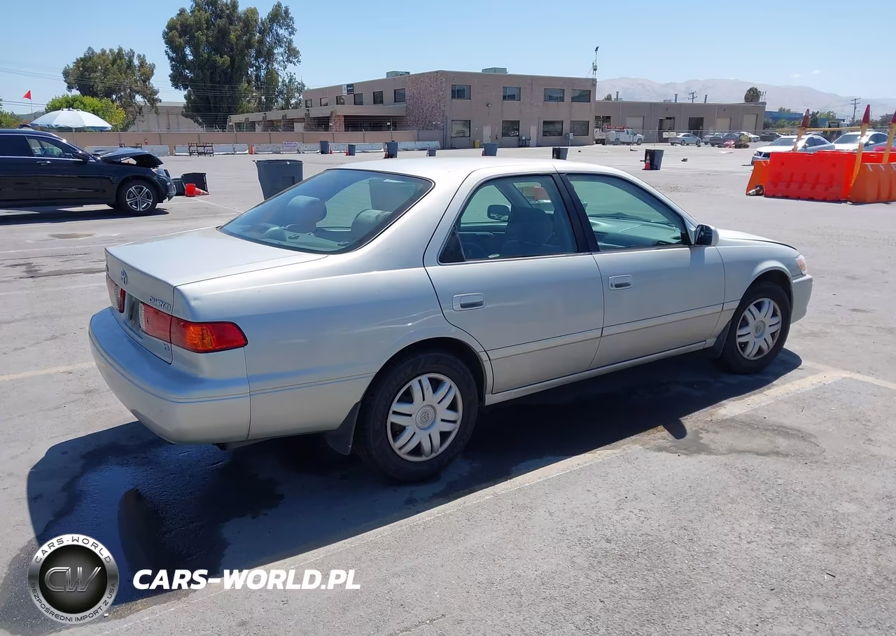 2001 Toyota Camry Le V6 VIN:4T1BF22K41U127616 - 4
