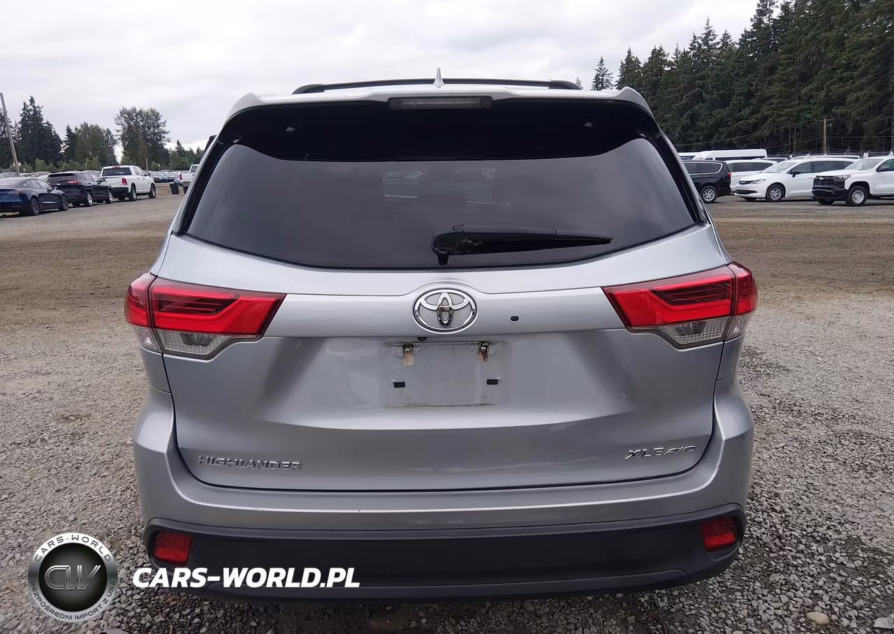 2018 Toyota Highlander Xle VIN:5TDJZRFH6JS524506 - 17