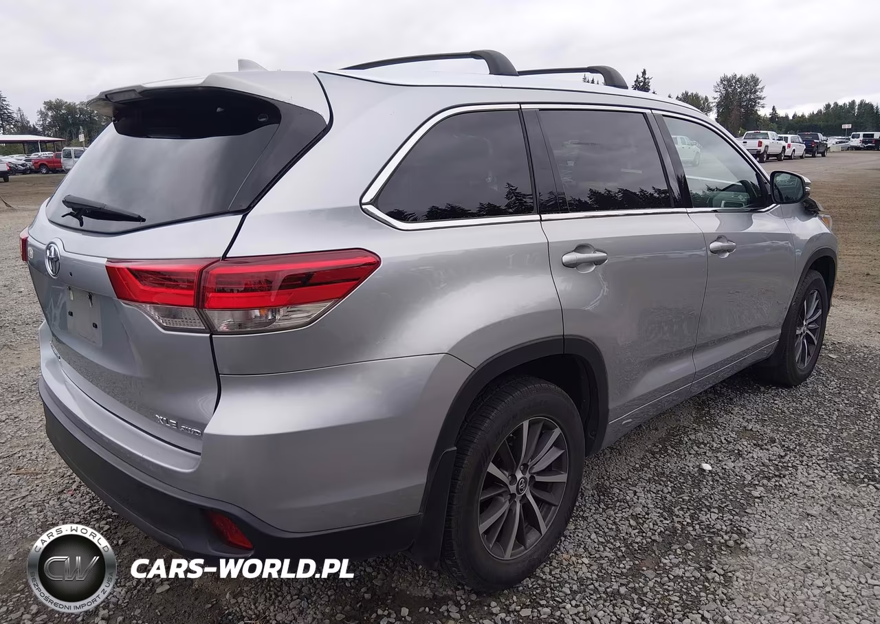 2018 Toyota Highlander Xle VIN:5TDJZRFH6JS524506 - 4