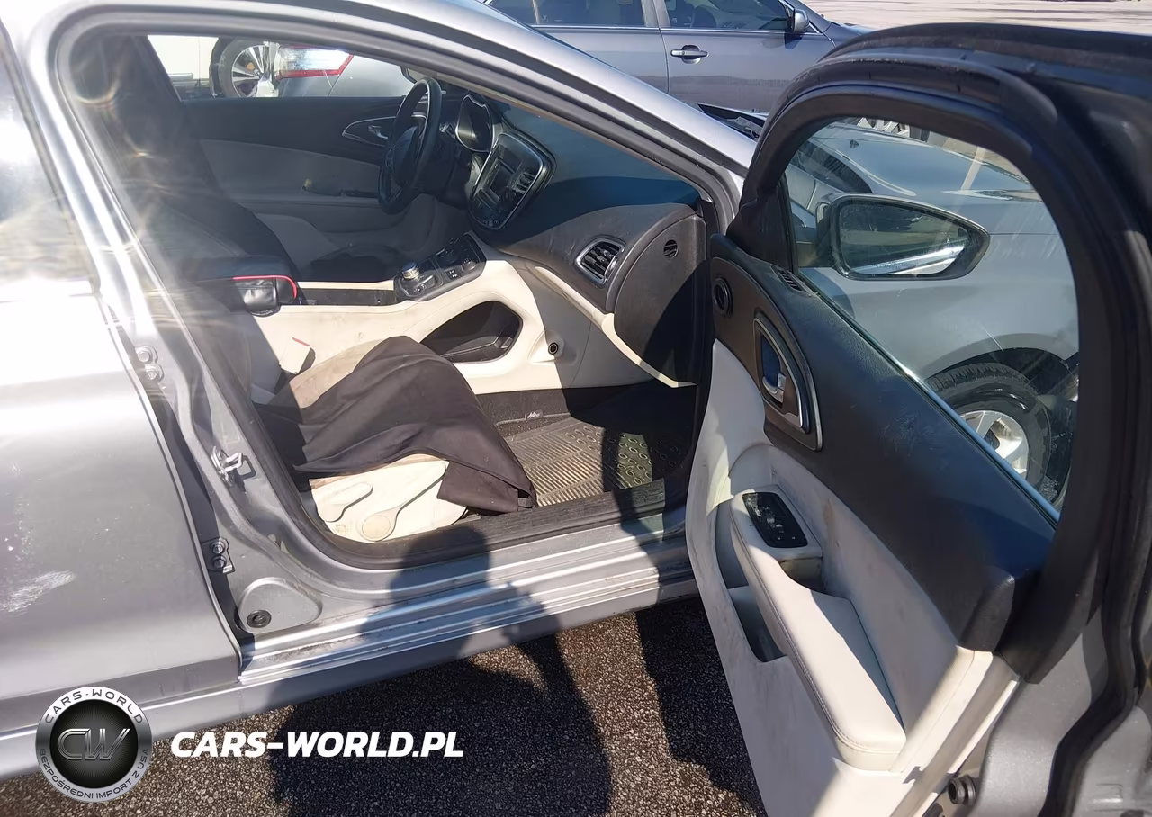 2015 Chrysler 200 Limited VIN:1C3CCCABXFN666286 - 5