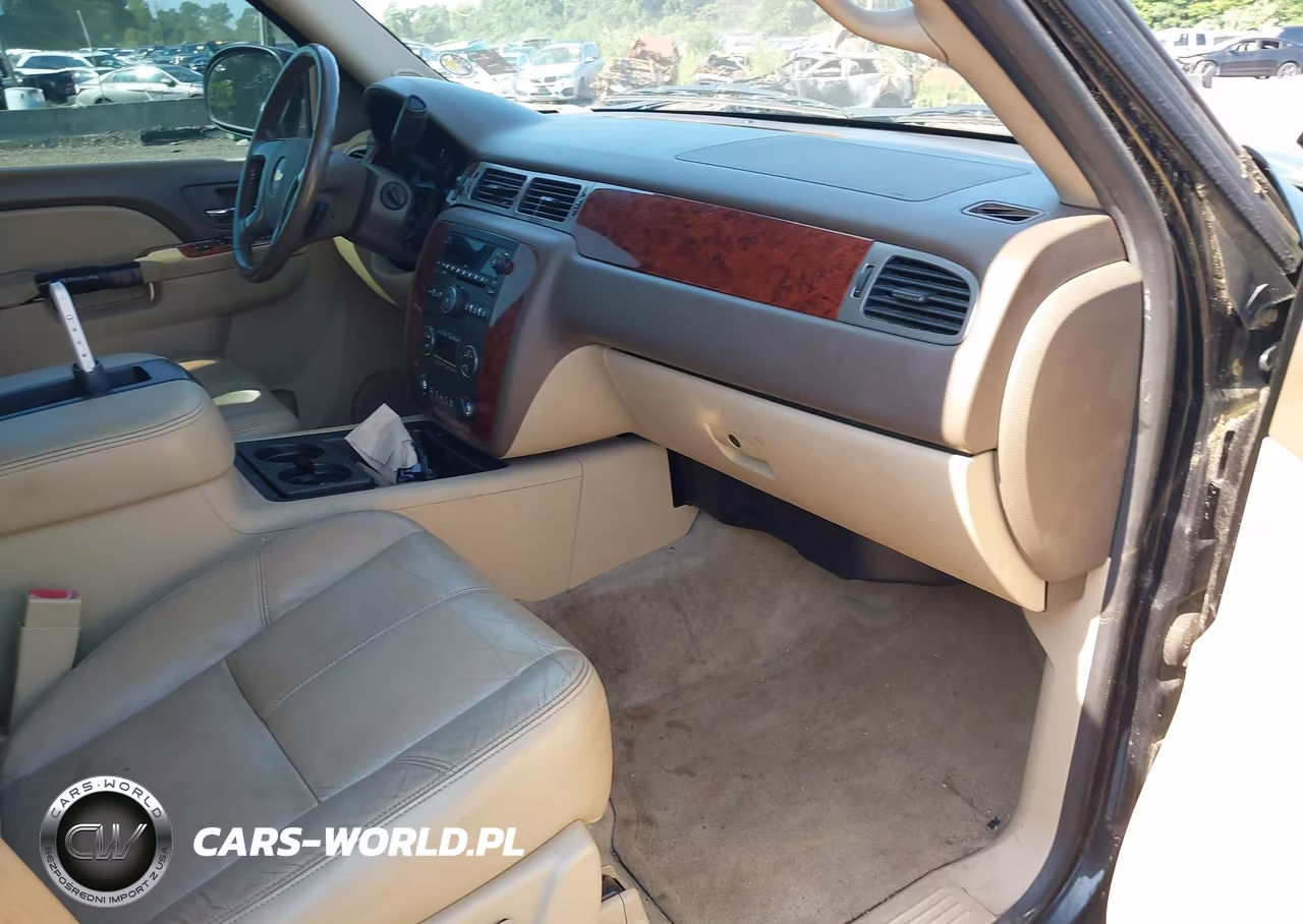 2014 Chevrolet Suburban Lt VIN:1GNSKJE76ER110527 - 5