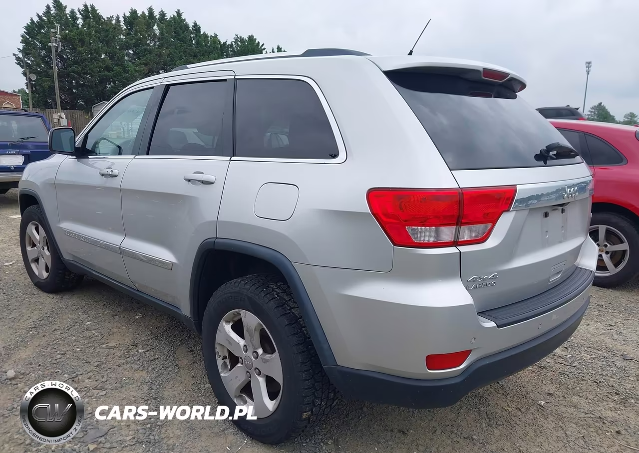 2013 Jeep Grand Cherokee Laredo VIN:1C4RJFAGXDC634116 - 3