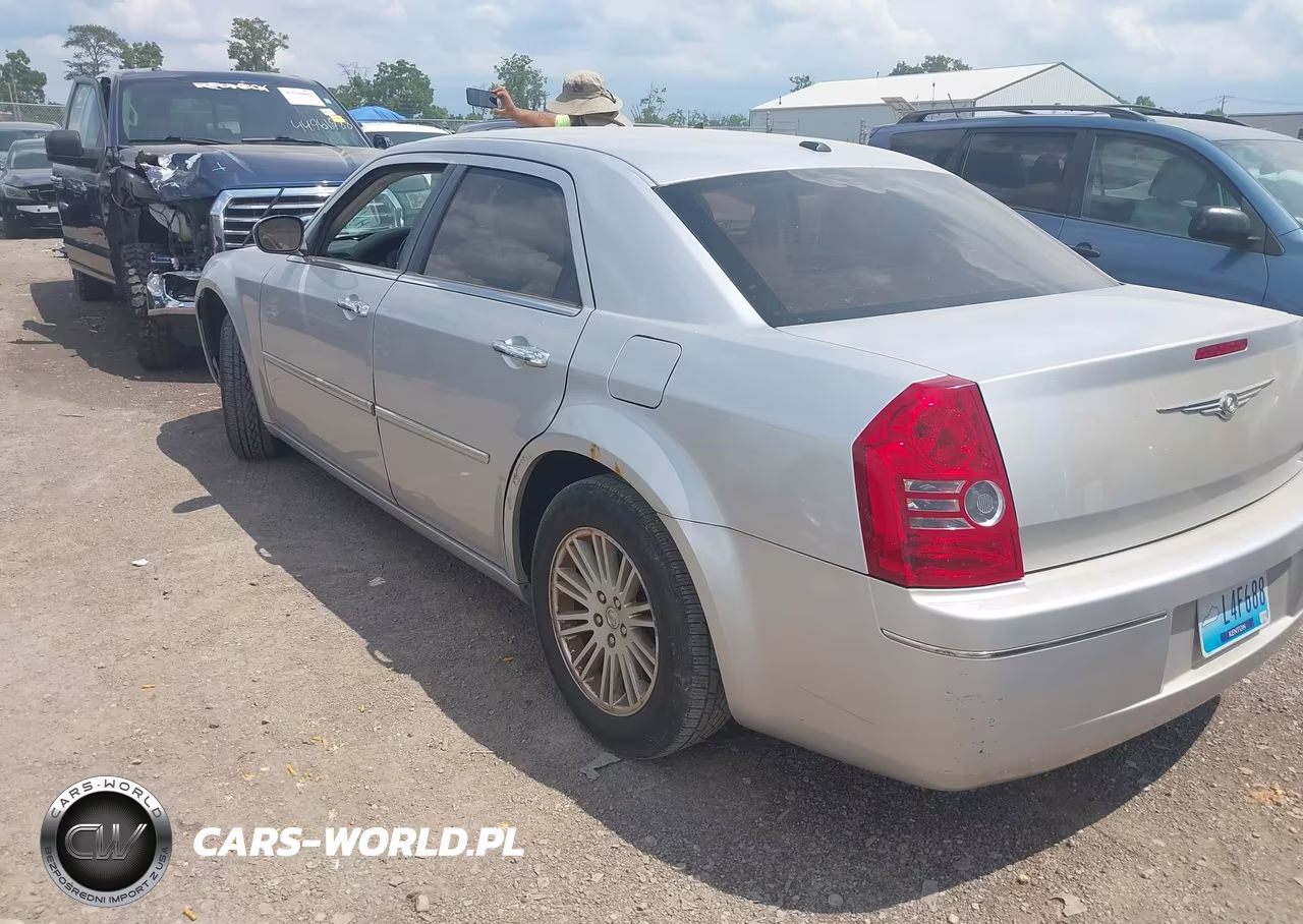 2010 Chrysler 300 Touring-Signature Series-Executive Series VIN:2C3CA5CV9AH180272 - 3