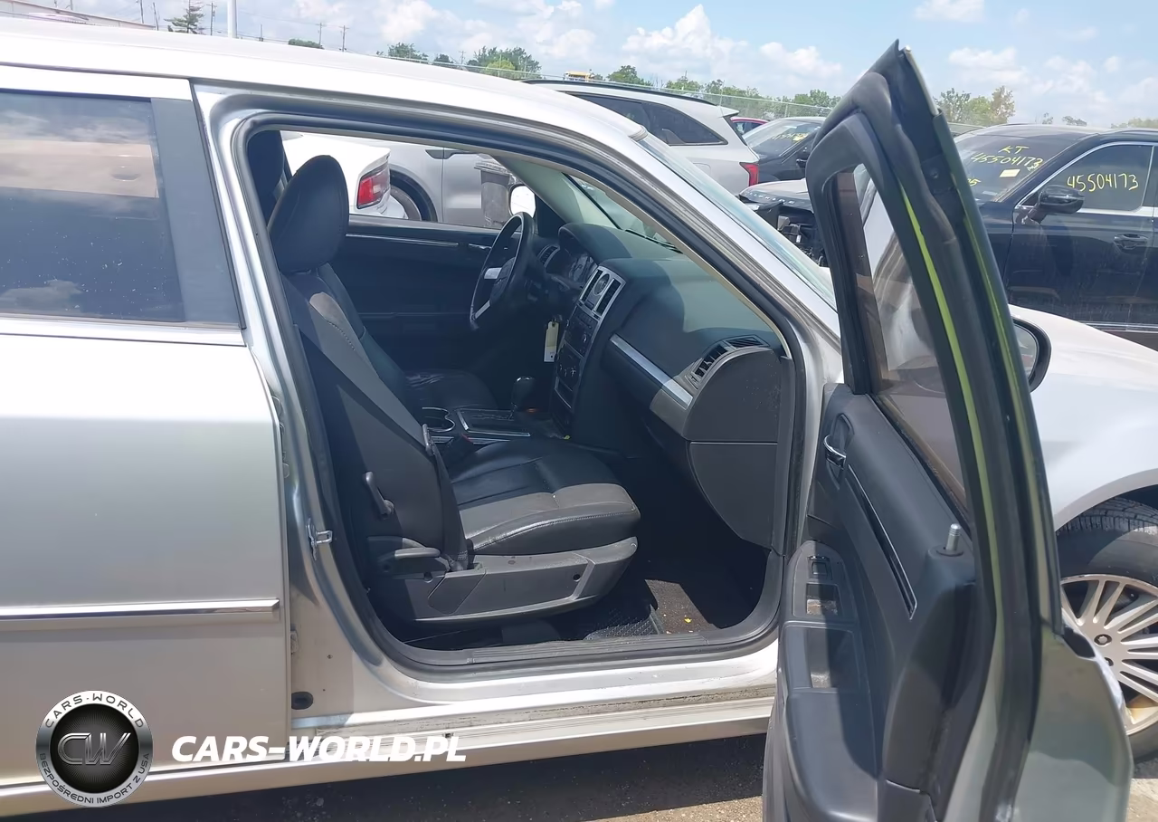 2010 Chrysler 300 Touring-Signature Series-Executive Series VIN:2C3CA5CV9AH180272 - 5