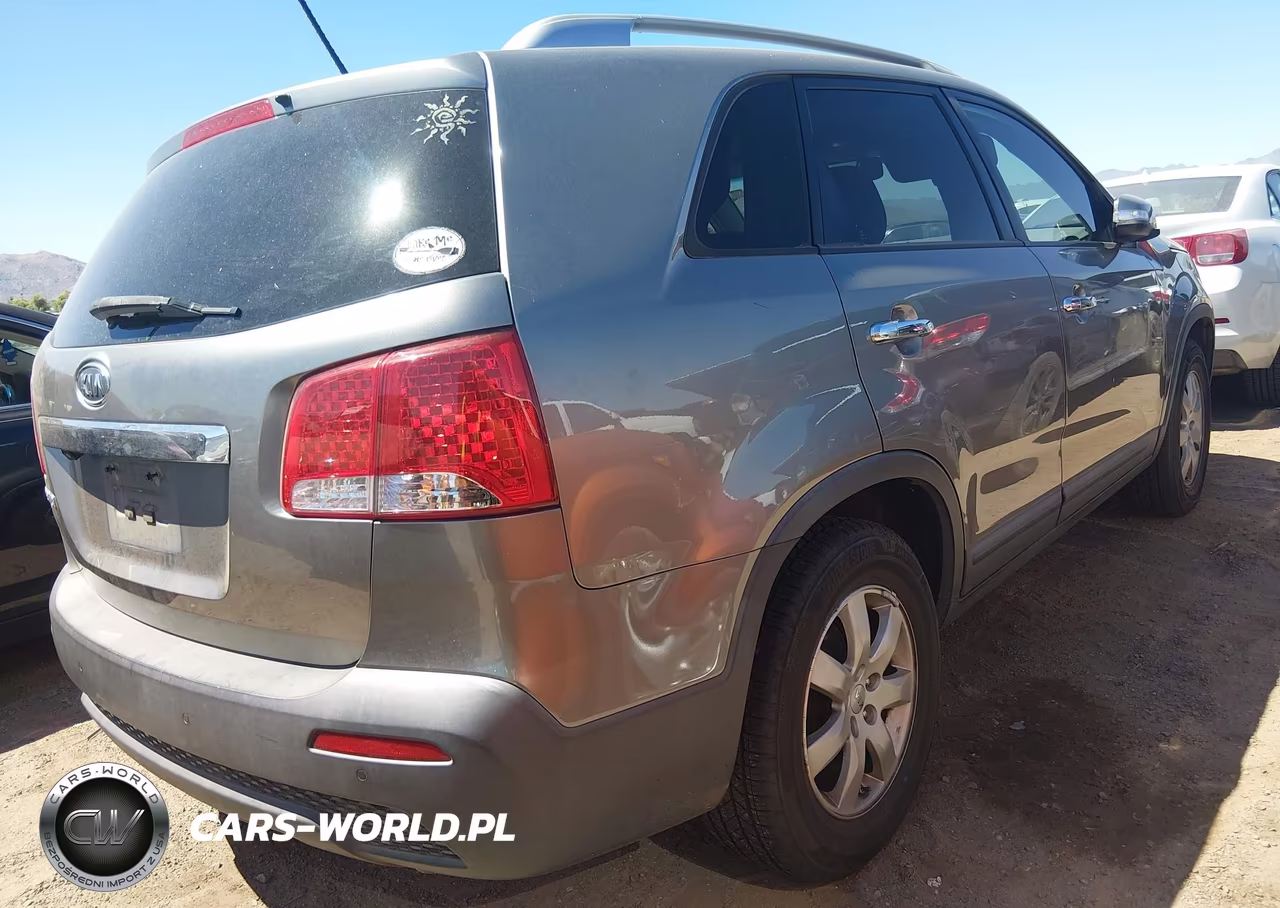 2012 Kia Sorento Lx VIN:5XYKT3A68CG256633 - 4