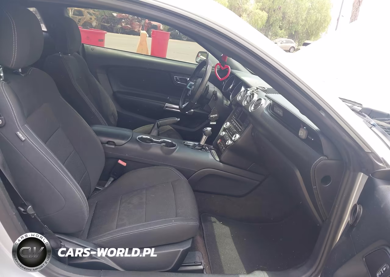 2015 Ford Mustang V6 VIN:1FA6P8AM0F5418386 - 5