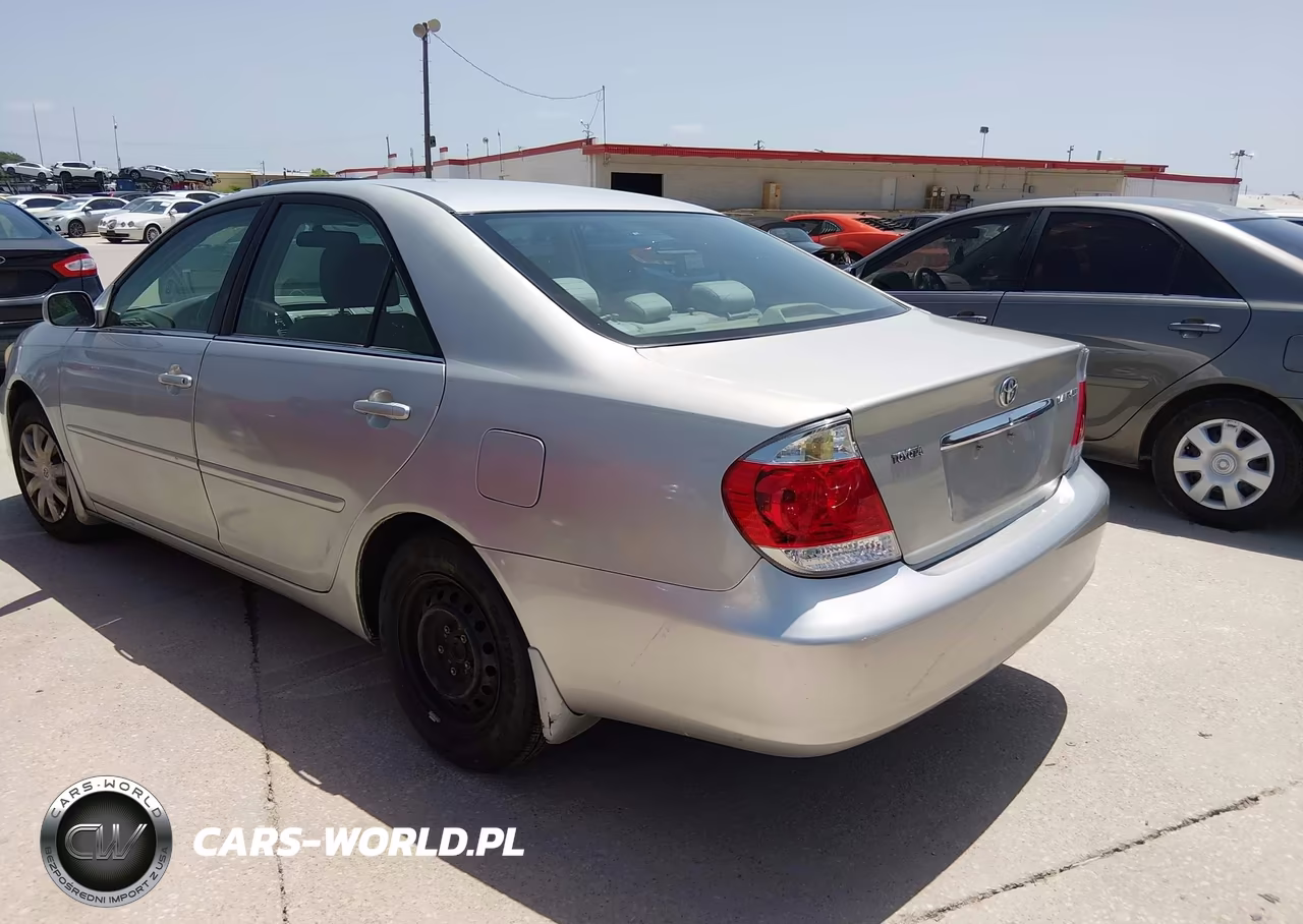 2005 Toyota Camry Le VIN:4T1BE32K35U542053 - 3