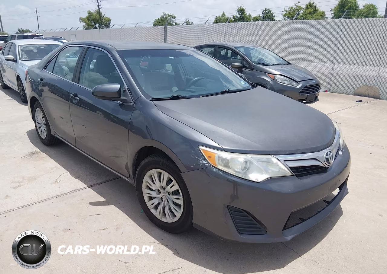 2012 Toyota Camry Le – zdjęcie 1 z 11