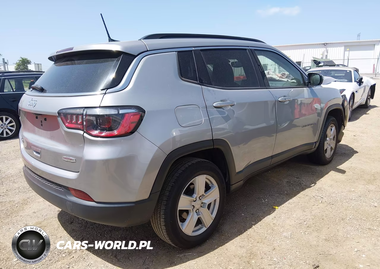 2022 Jeep Compass Latitude 4X4 VIN:3C4NJDBB6NT130674 - 4