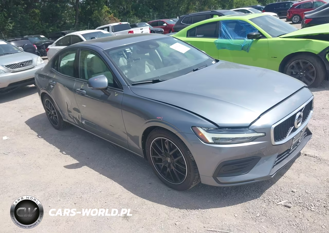 2020 Volvo S60 T6 Momentum