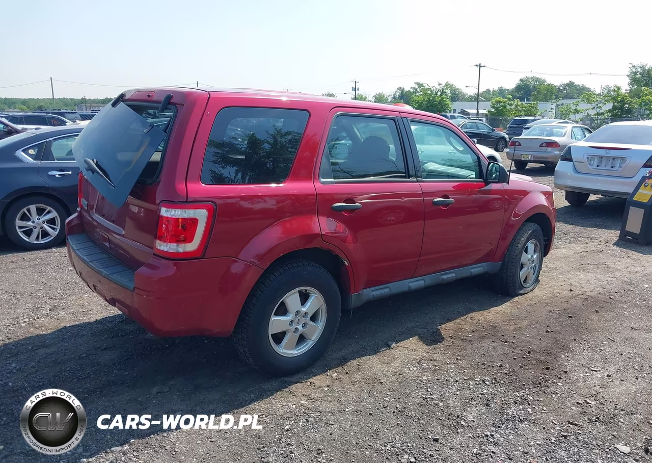 2011 Ford Escape Xls VIN:1FMCU0C73BKA13290 - 4