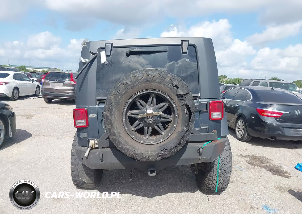 2007 Jeep Wrangler Unlimited Sahara VIN:1J4GB591X7L123339 - 17