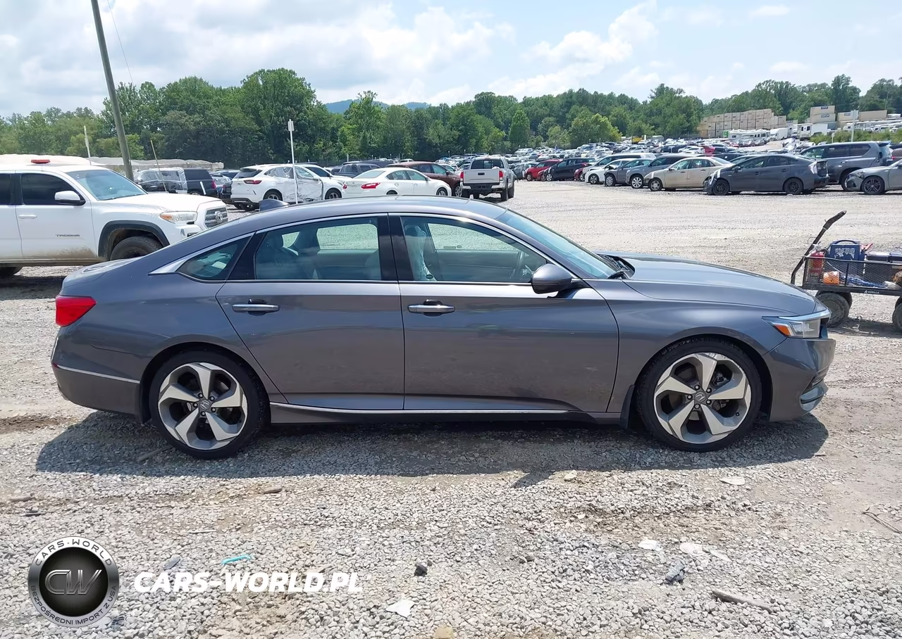 2018 Honda Accord Touring VIN:1HGCV1F9XJA138071 - 13