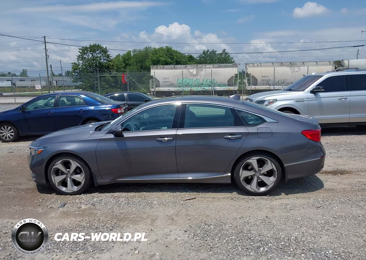 2018 Honda Accord Touring VIN:1HGCV1F9XJA138071 - 14