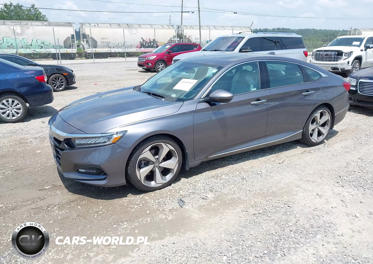 2018 Honda Accord Touring VIN:1HGCV1F9XJA138071 - 2