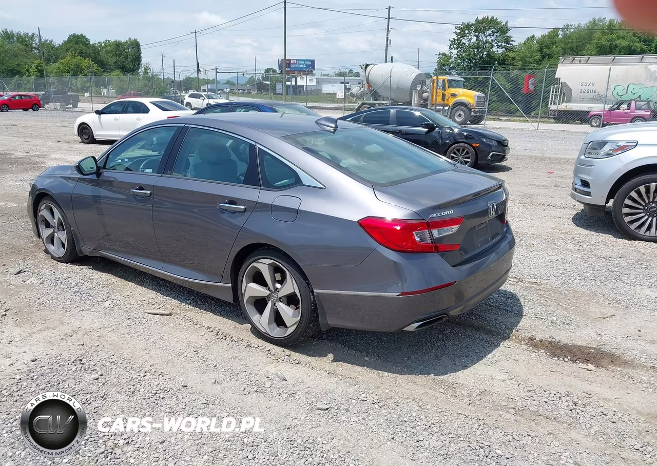 2018 Honda Accord Touring VIN:1HGCV1F9XJA138071 - 3