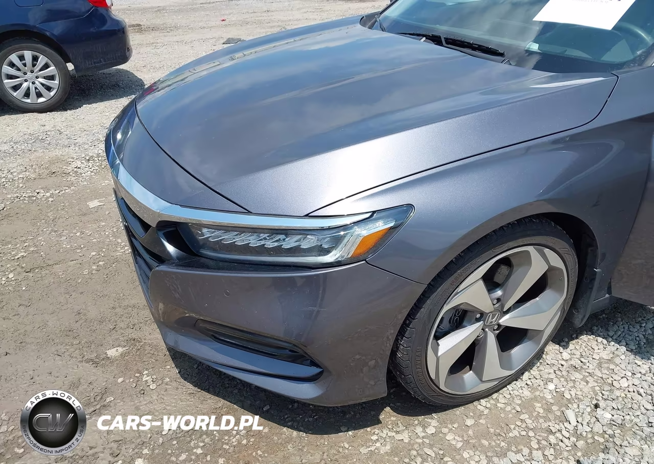 2018 Honda Accord Touring VIN:1HGCV1F9XJA138071 - 6