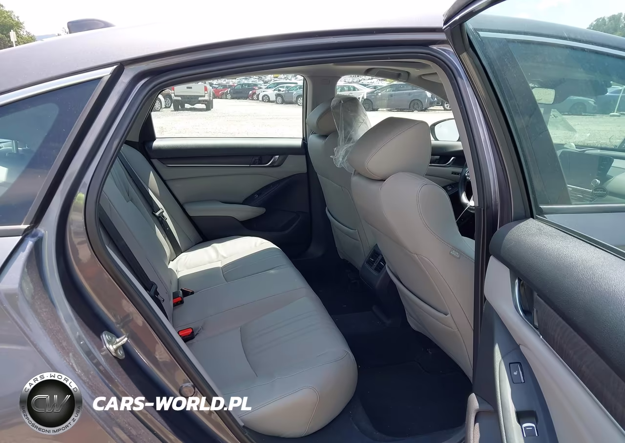 2018 Honda Accord Touring VIN:1HGCV1F9XJA138071 - 8