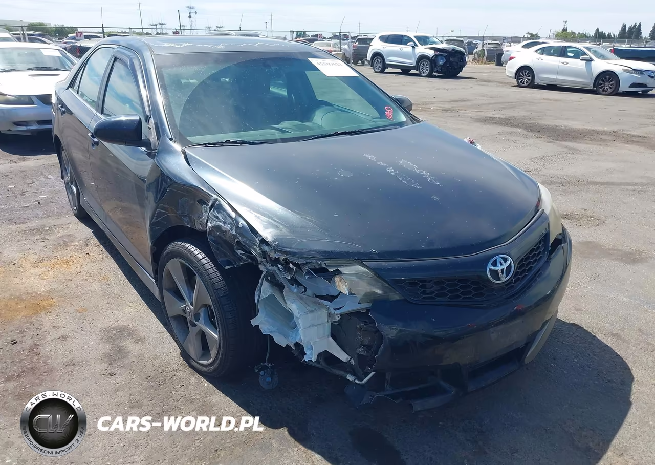 2014 Toyota Camry Se Sport – zdjęcie 1 z 16