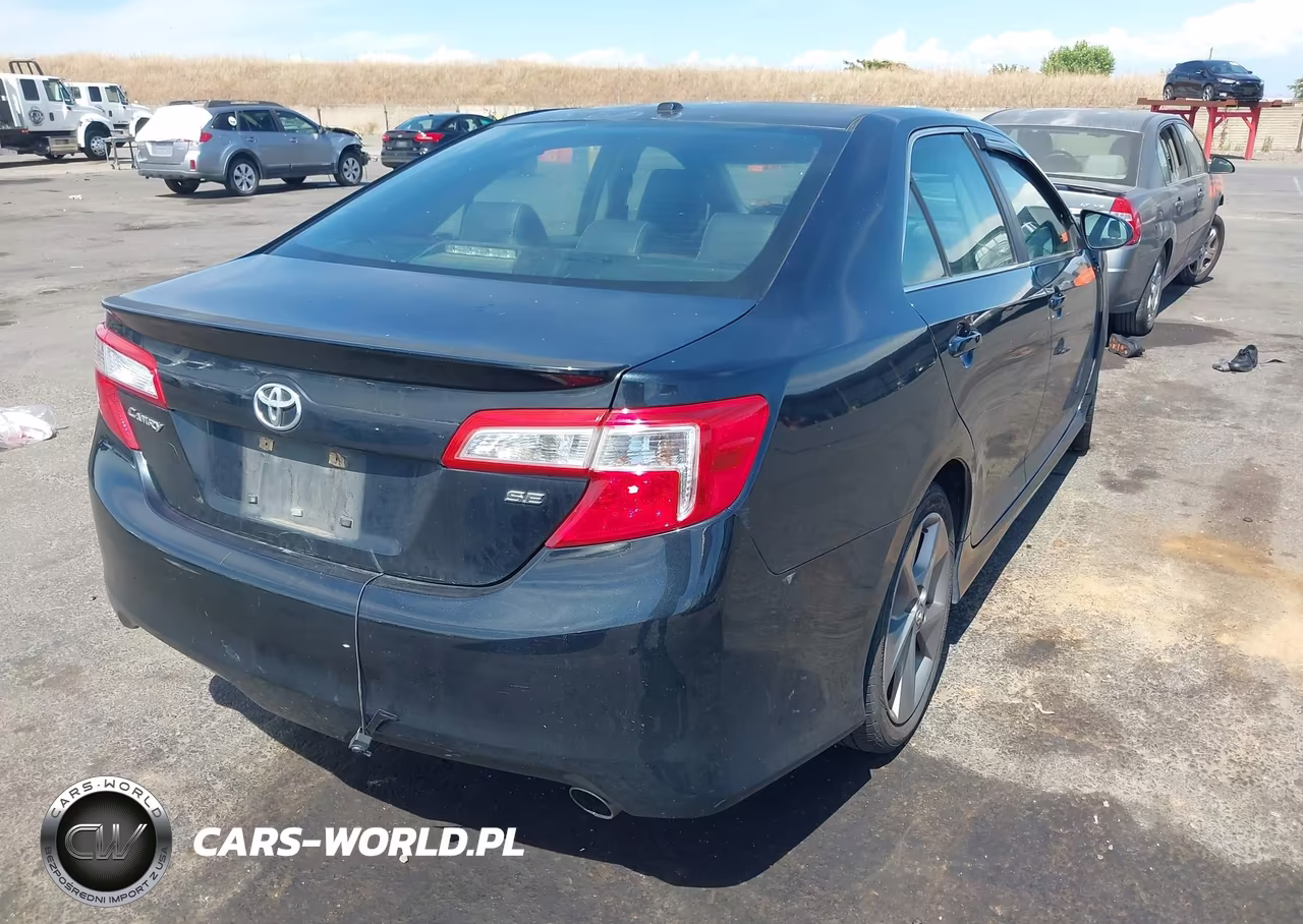2014 Toyota Camry Se Sport VIN:4T1BF1FK5EU337362 - 4