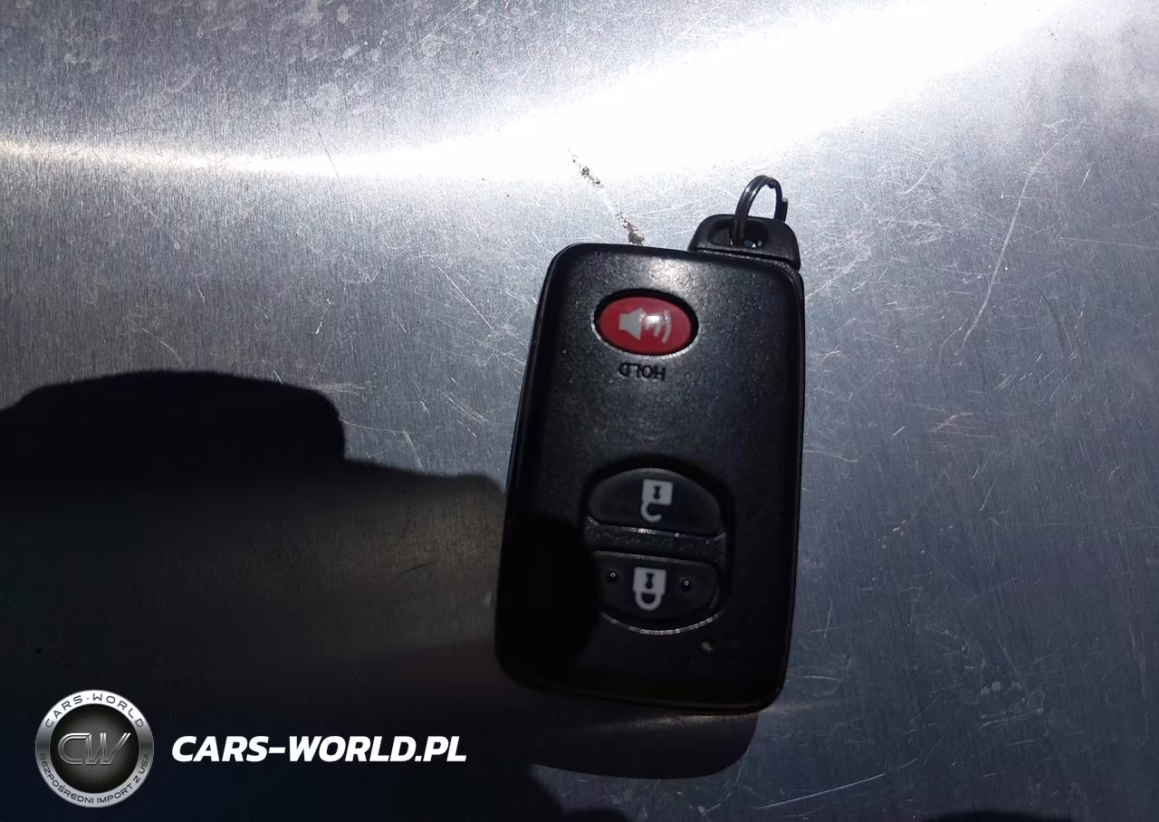 2013 Toyota Prius Two VIN:JTDKN3DU8D5627935 - 11