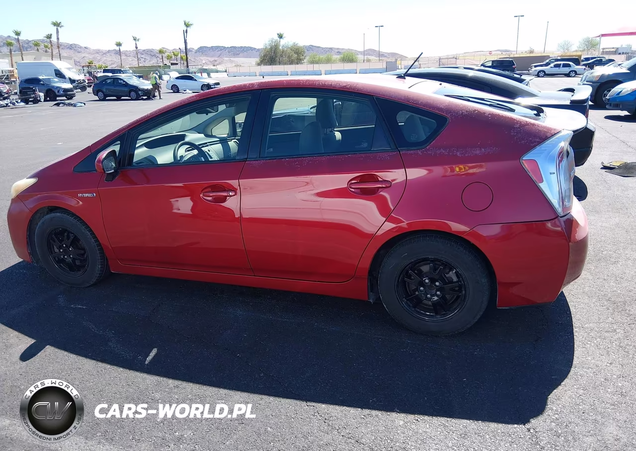 2013 Toyota Prius Two VIN:JTDKN3DU8D5627935 - 14