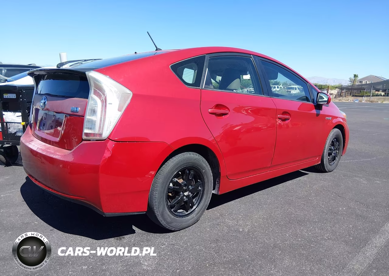 2013 Toyota Prius Two VIN:JTDKN3DU8D5627935 - 4