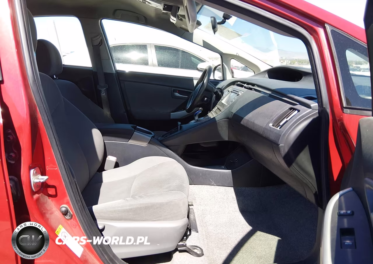 2013 Toyota Prius Two VIN:JTDKN3DU8D5627935 - 5