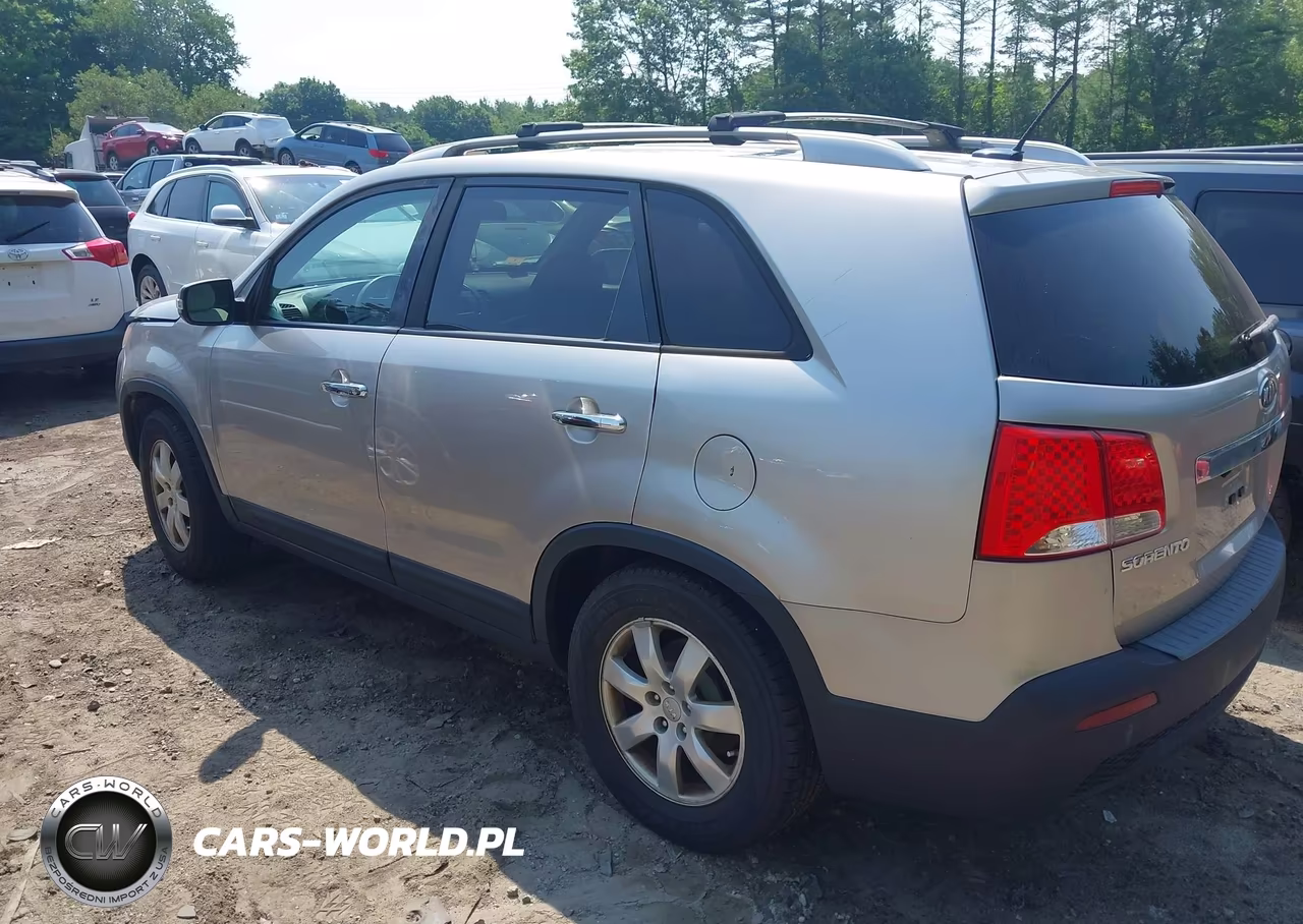 2013 Kia Sorento Lx VIN:5XYKT3A63DG348427 - 3