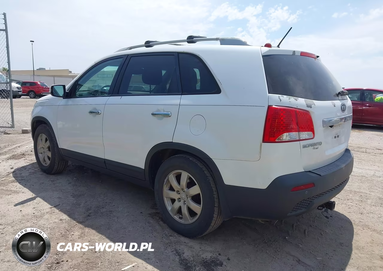 2012 Kia Sorento Lx VIN:5XYKT3A6XCG307937 - 3