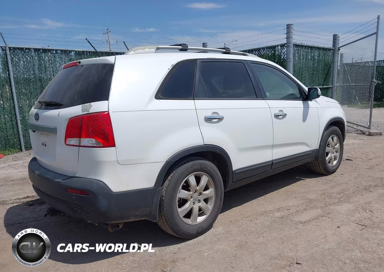 2012 Kia Sorento Lx VIN:5XYKT3A6XCG307937 - 4