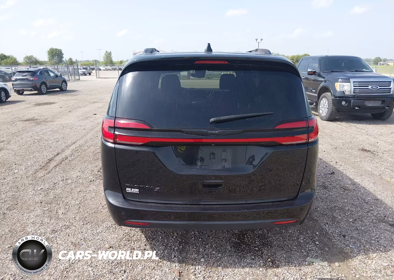 2023 Chrysler Pacifica Touring L VIN:2C4RC1BG6PR508679 - 16