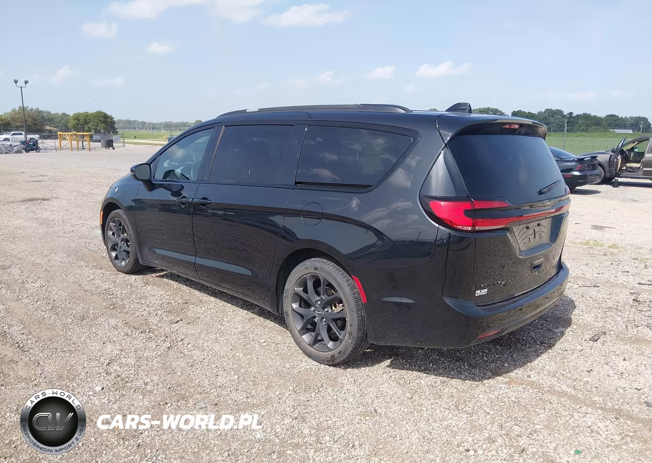 2023 Chrysler Pacifica Touring L VIN:2C4RC1BG6PR508679 - 3